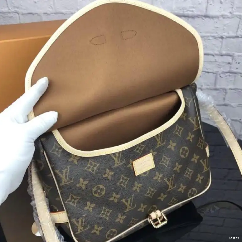 LV 19T1L0133 Bags 0615